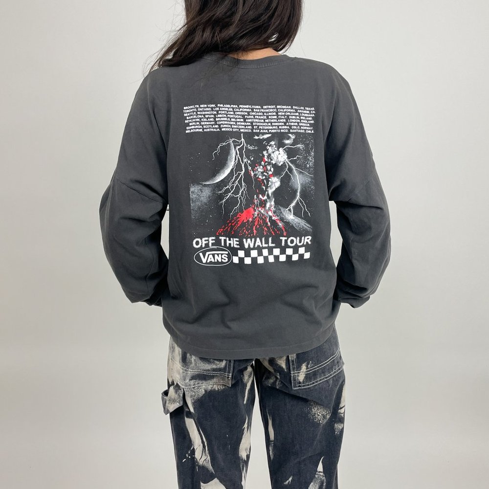 BRAND NEW WITH TAGS VANS LONG SLEEVE OVERSIZED T-SHIRT